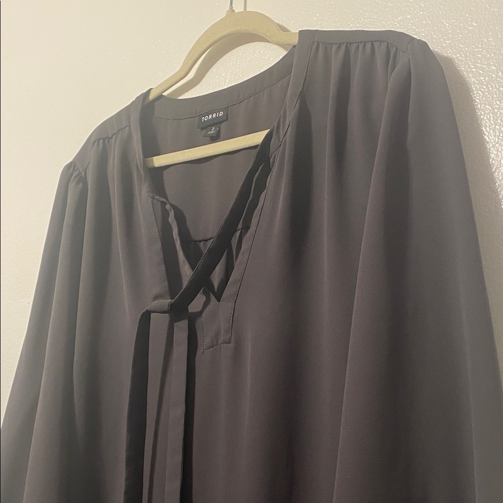 TORRID Grey Blouse with cute Tie Size 2 or 2X